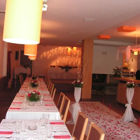 Black Stork Hotel *